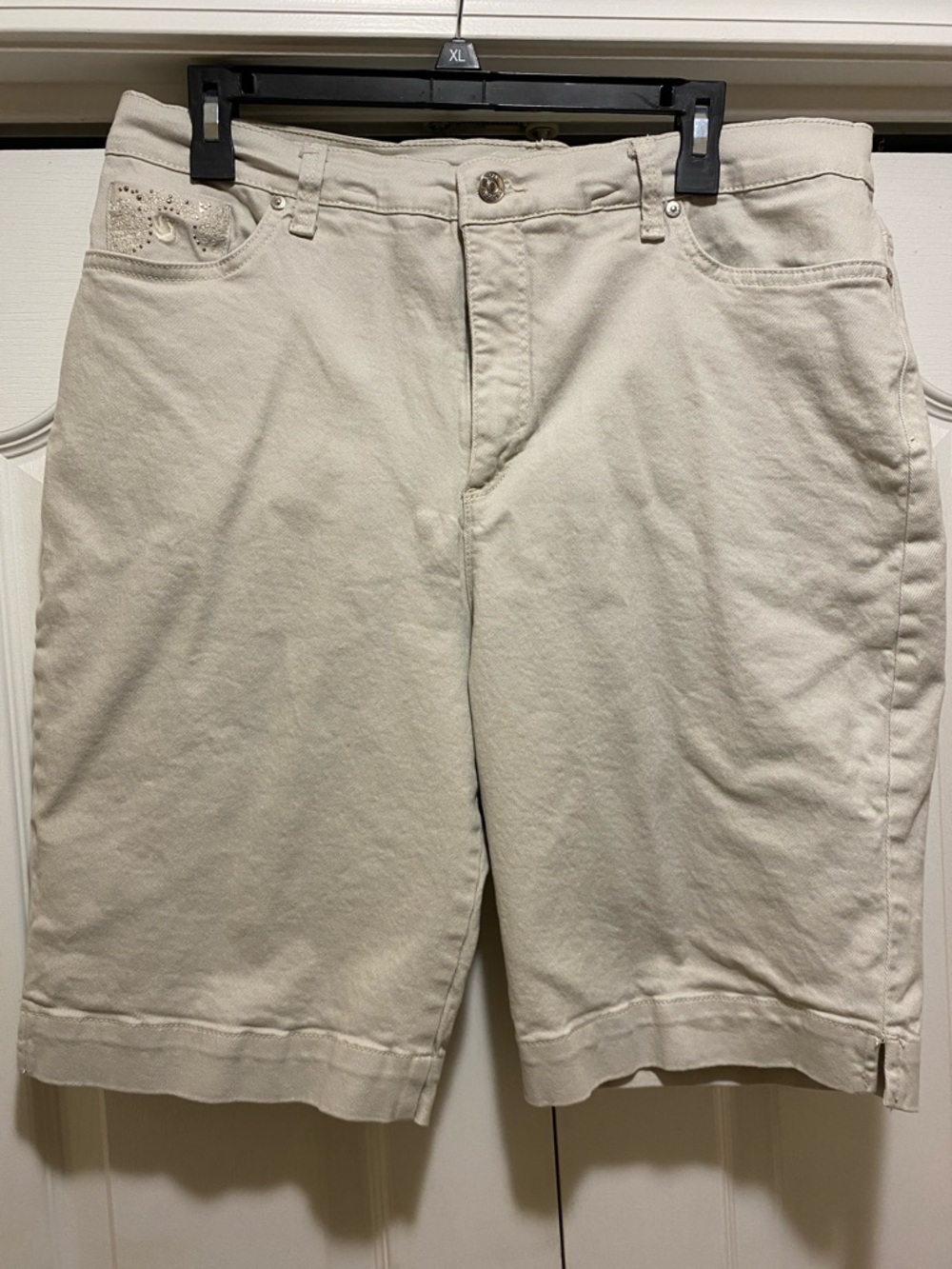 Gloria Vanderbilt Light Cream Women’s Flat-Front Shorts